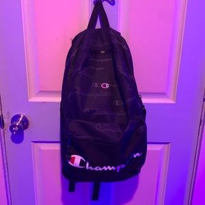 This bookbag has a lot of space to put school supplies, clothes a lot of stuff!